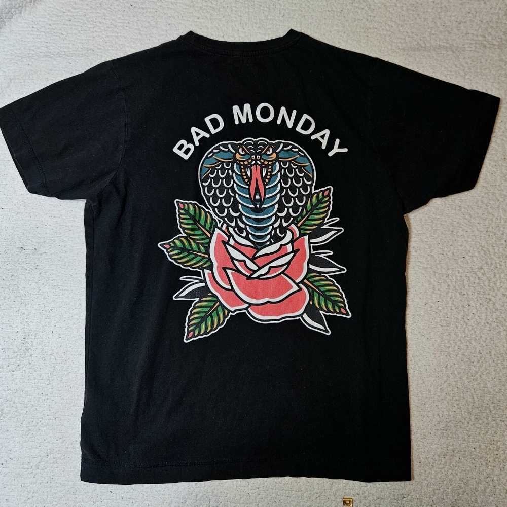 BAD MONDAY T Shirt Graphic 100% Cotton Black Snake Tattoo Style Men Size Medium